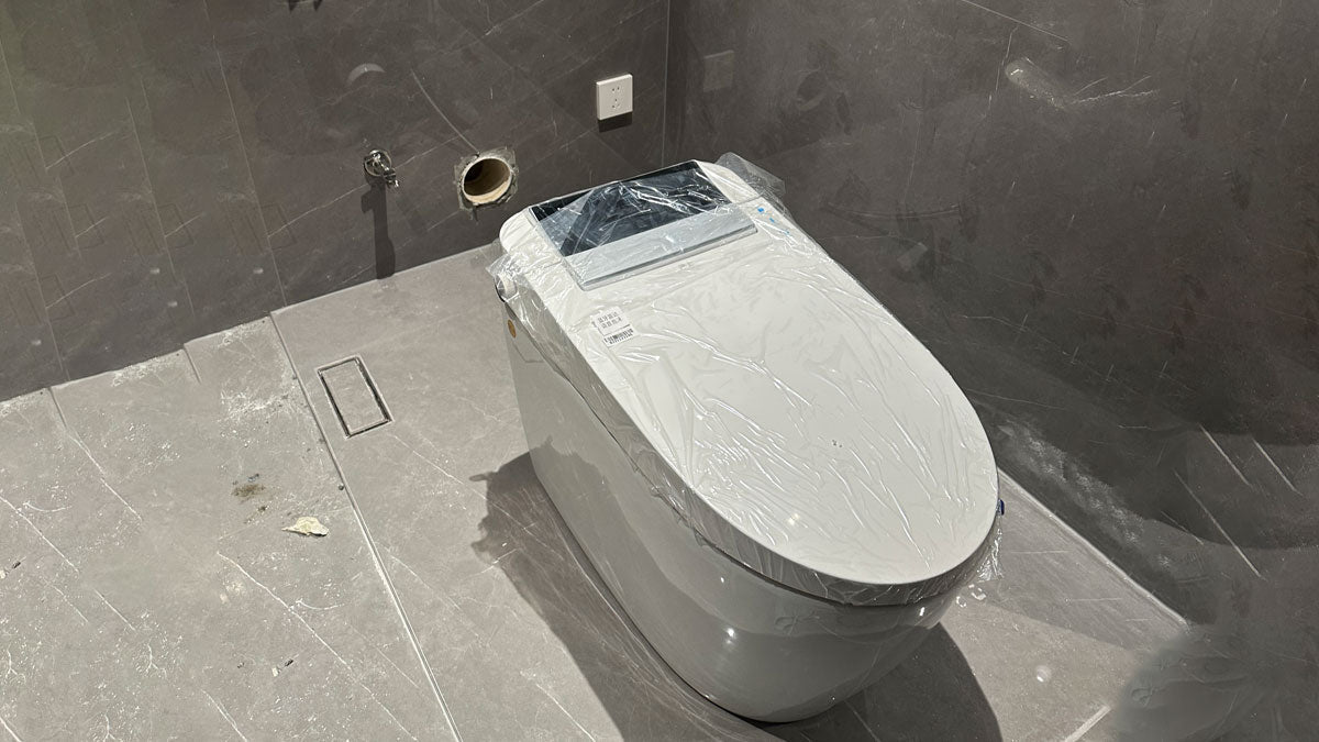 【裝修新寵】牆排落地式智能馬桶：免預埋水箱，美觀與穩固兼得