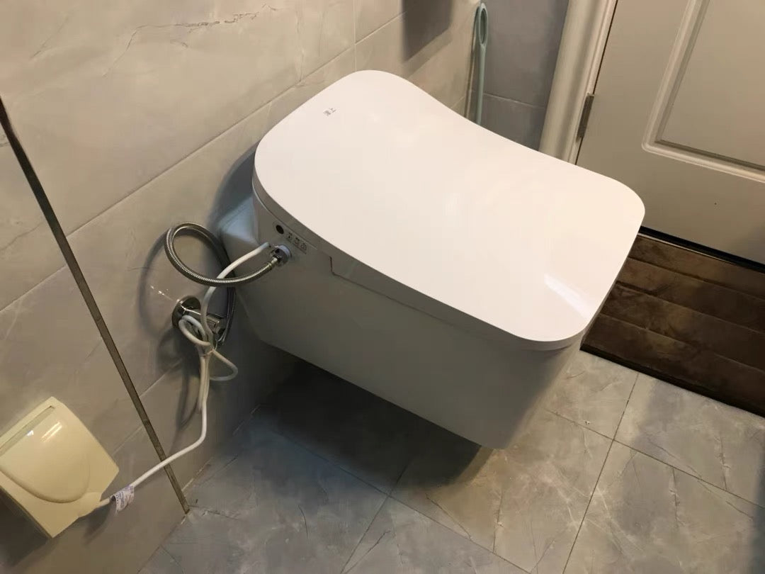 Can be installed on your square toilet，there‘s nothing better then upgrate to a bidet seat